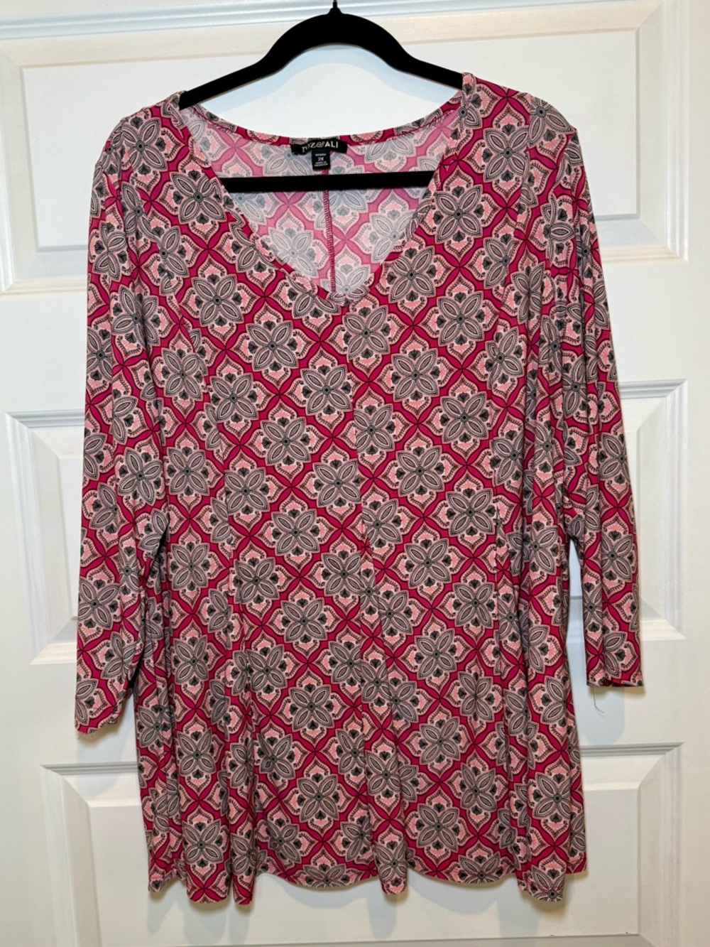 Roz & Ali Pink Floral Geo 3/4 Sleeve V-Neck Top